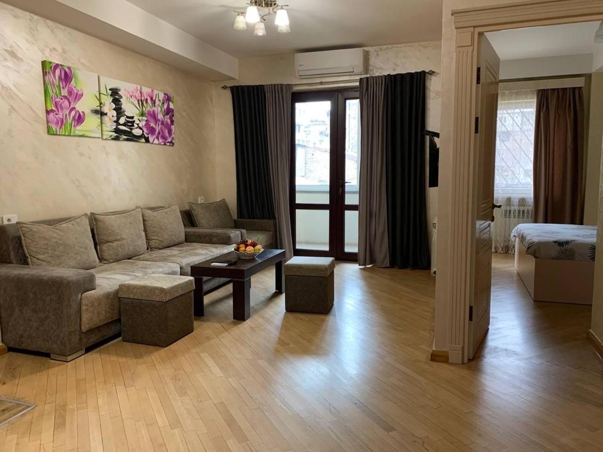 Comfortable Apartment In Center Jerevan Eksteriør bilde